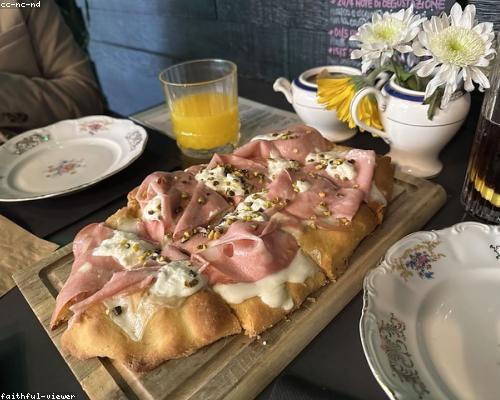 Focaccia al Prosciutto